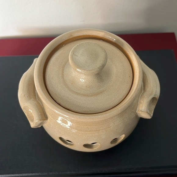 Handmade Stoneware Country Cottage Garlic Keeper w/ Blue Heart Design Signed - Picture 6 of 9